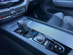 Volvo XC60 T-8 R-DESIGN 2.0 (HÃ­brido) 2019/2020 CONCEPT MOTORS PASSO FUNDO / Carros no Vale