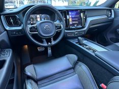 Volvo XC60 T-8 R-DESIGN 2.0 (HÃ­brido) 2019/2020 CONCEPT MOTORS PASSO FUNDO / Carros no Vale
