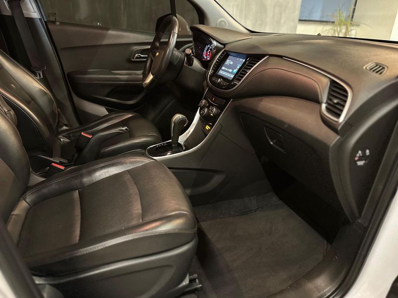 Chevrolet Tracker /CHEV LTZ 2016/2017 ENZO MULTIMARCAS CAXIAS DO SUL / Carros no Vale