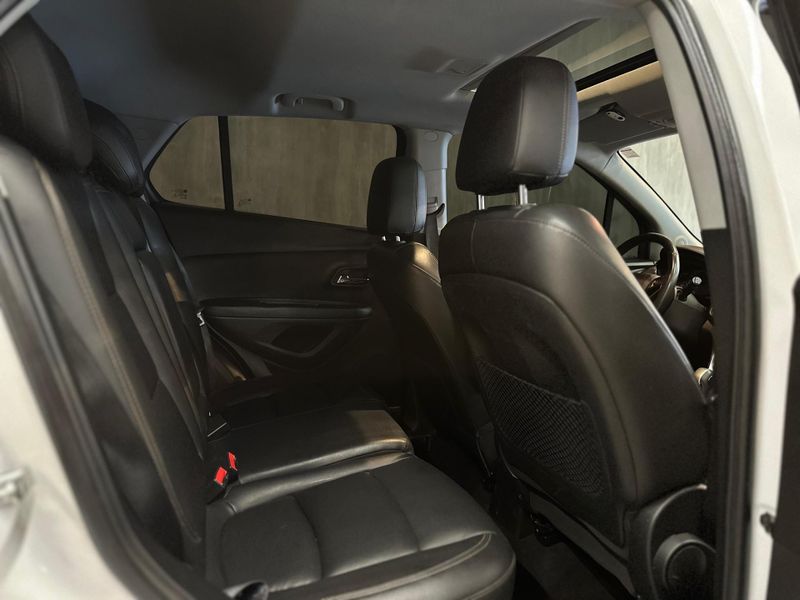 Chevrolet Tracker /CHEV LTZ 2016/2017 ENZO MULTIMARCAS CAXIAS DO SUL / Carros no Vale
