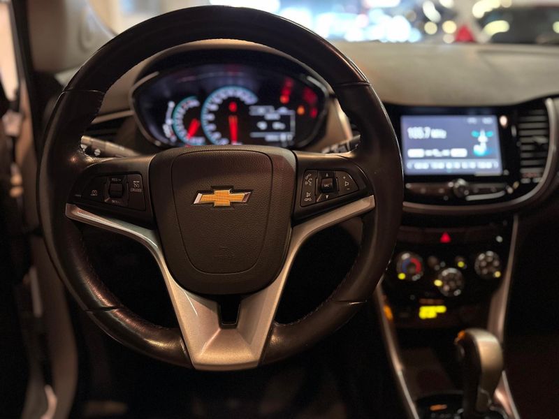Chevrolet Tracker /CHEV LTZ 2016/2017 ENZO MULTIMARCAS CAXIAS DO SUL / Carros no Vale