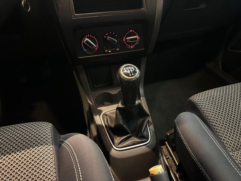 Volkswagen SpaceFox /VW SPORT.GII 2010/2011 ENZO MULTIMARCAS CAXIAS DO SUL / Carros no Vale