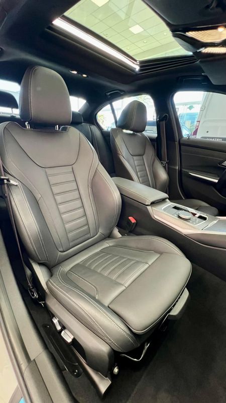 BMW 330e M Sport 2.0 Turbo (Híbrido) 2023/2024 PC VEÍCULOS SANTA CRUZ DO SUL / Carros no Vale