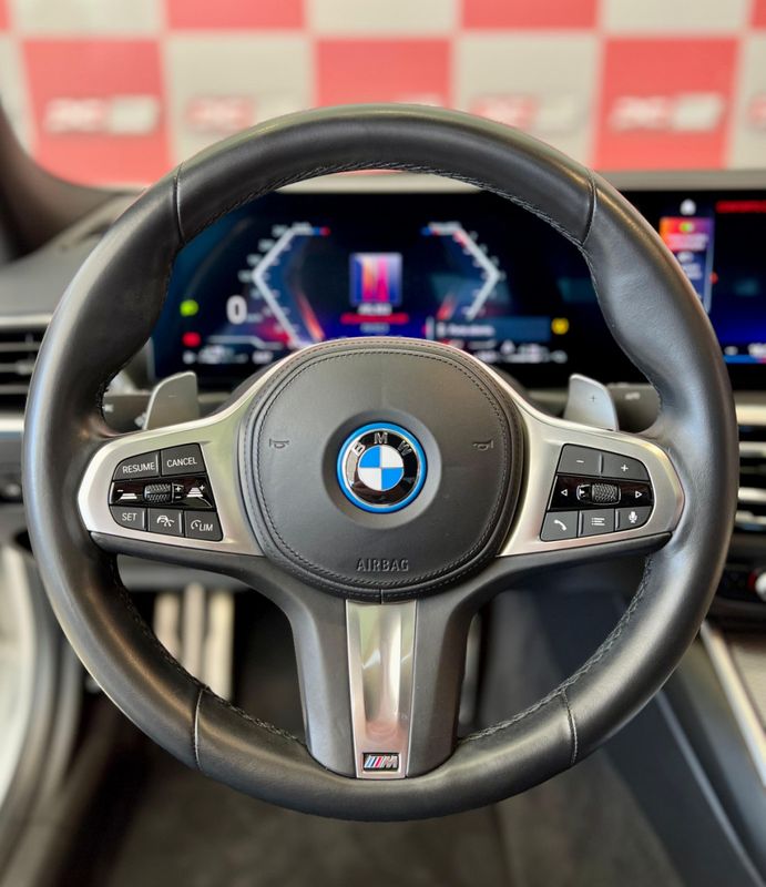 BMW 330e M Sport 2.0 Turbo (Híbrido) 2023/2024 PC VEÍCULOS SANTA CRUZ DO SUL / Carros no Vale