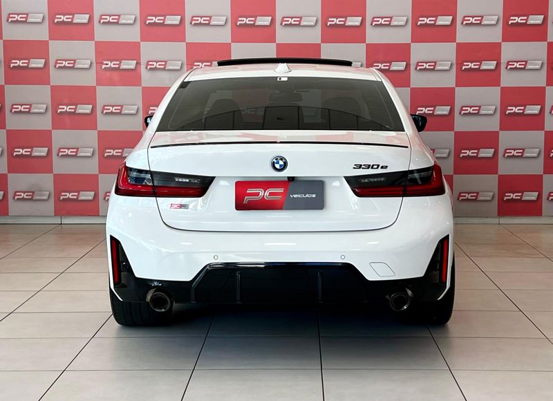 BMW 330e M Sport 2.0 Turbo (Híbrido) 2023/2024 PC VEÍCULOS SANTA CRUZ DO SUL / Carros no Vale