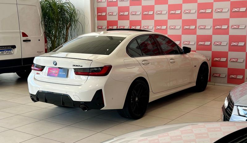 BMW 330e M Sport 2.0 Turbo (Híbrido) 2023/2024 PC VEÍCULOS SANTA CRUZ DO SUL / Carros no Vale