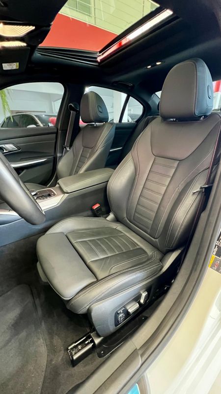 BMW 330e M Sport 2.0 Turbo (Híbrido) 2023/2024 PC VEÍCULOS SANTA CRUZ DO SUL / Carros no Vale