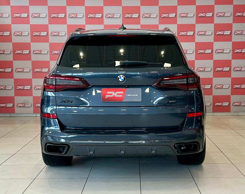 BMW X5 XDRIVE 45e 3.0 M.Sport Híbrido 2020/2021 PC VEÍCULOS SANTA CRUZ DO SUL / Carros no Vale