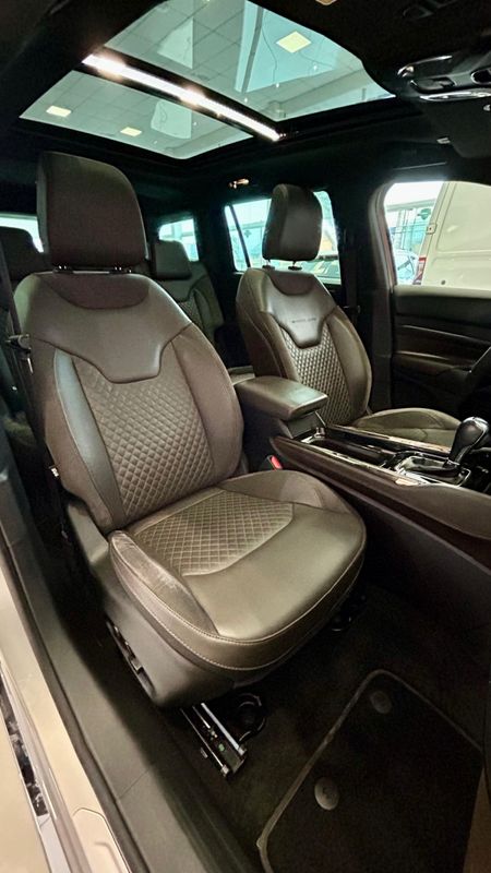 Jeep Commander Overl TD380 2.0 4×4 Die 2022/2022 PC VEÍCULOS SANTA CRUZ DO SUL / Carros no Vale