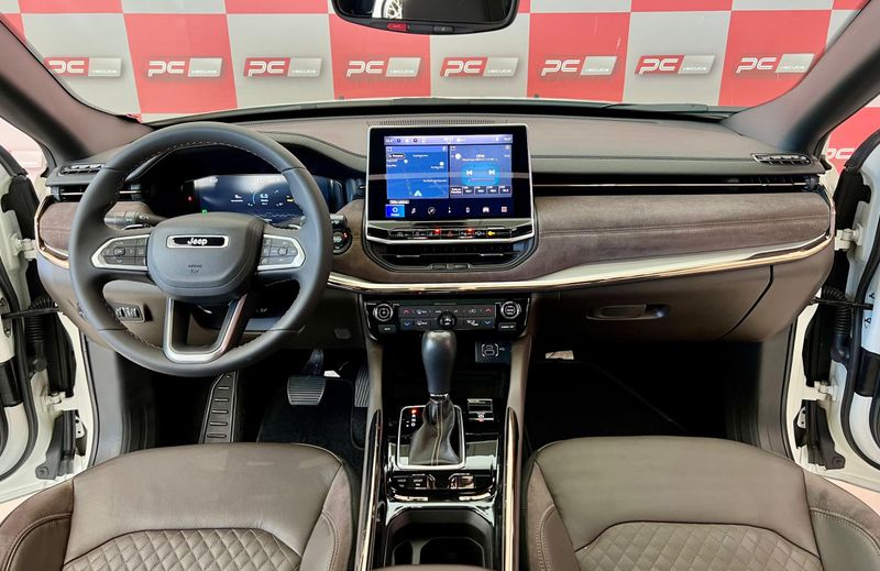 Jeep Commander Overland T270 1.3 TB 2023/2023 PC VEÍCULOS SANTA CRUZ DO SUL / Carros no Vale