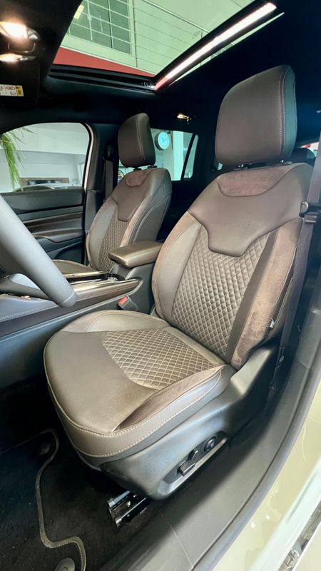 Jeep Commander Overland T270 1.3 TB 2023/2023 PC VEÍCULOS SANTA CRUZ DO SUL / Carros no Vale