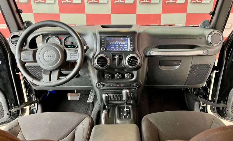 Jeep Wrangler Sport 3.6 V6 284cv 2013/2013 PC VEÍCULOS SANTA CRUZ DO SUL / Carros no Vale