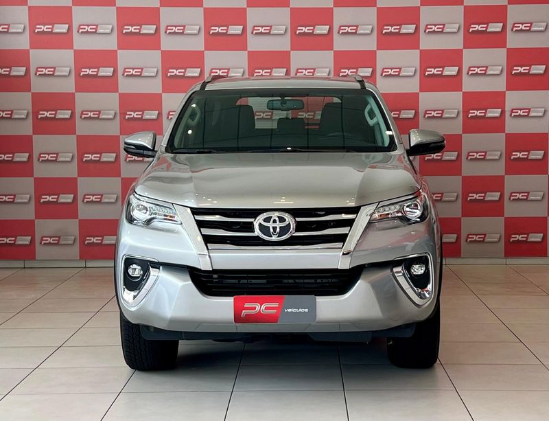 Toyota Hilux SW4 SRX 4×4 2.8 TDI 16V Dies 2019/2020 PC VEÍCULOS SANTA CRUZ DO SUL / Carros no Vale
