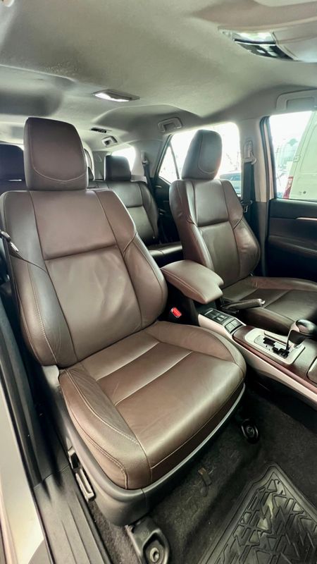 Toyota Hilux SW4 SRX 4×4 2.8 TDI 16V Dies 2019/2020 PC VEÍCULOS SANTA CRUZ DO SUL / Carros no Vale