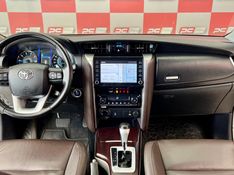 Toyota Hilux SW4 SRX 4×4 2.8 TDI 16V Dies 2019/2020 PC VEÍCULOS SANTA CRUZ DO SUL / Carros no Vale