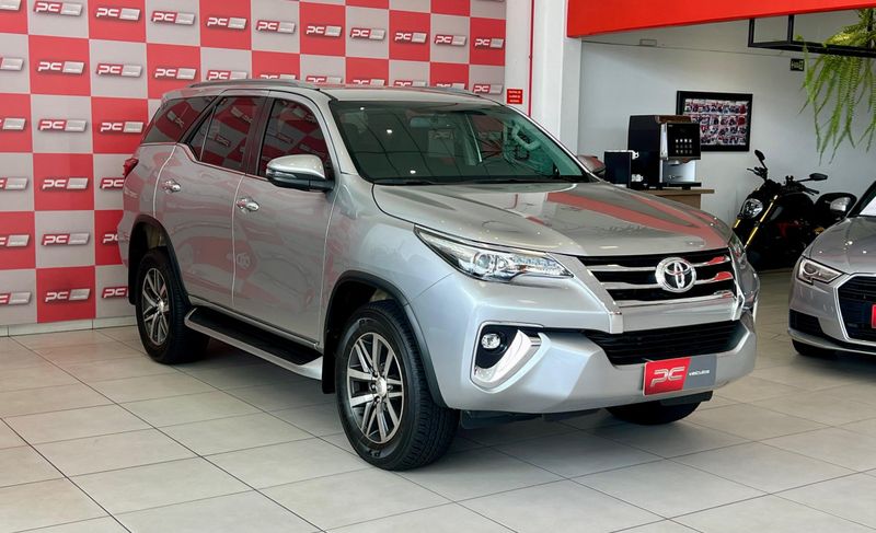 Toyota Hilux SW4 SRX 4×4 2.8 TDI 16V Dies 2019/2020 PC VEÍCULOS SANTA CRUZ DO SUL / Carros no Vale