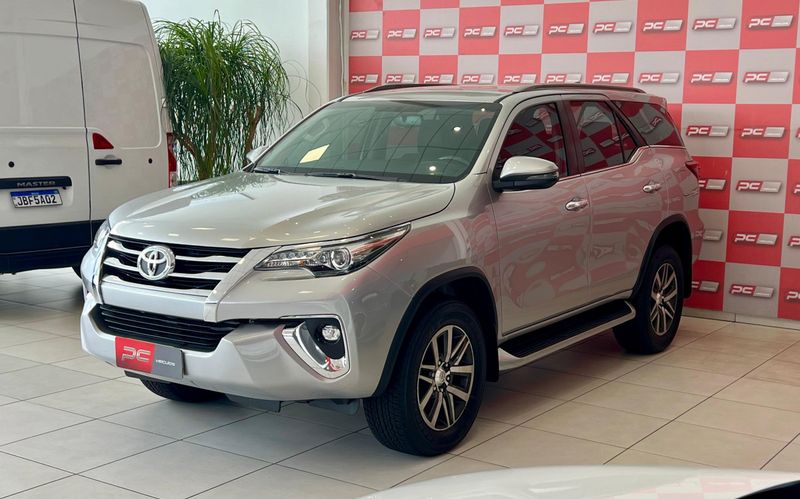 Toyota Hilux SW4 SRX 4×4 2.8 TDI 16V Dies 2019/2020 PC VEÍCULOS SANTA CRUZ DO SUL / Carros no Vale