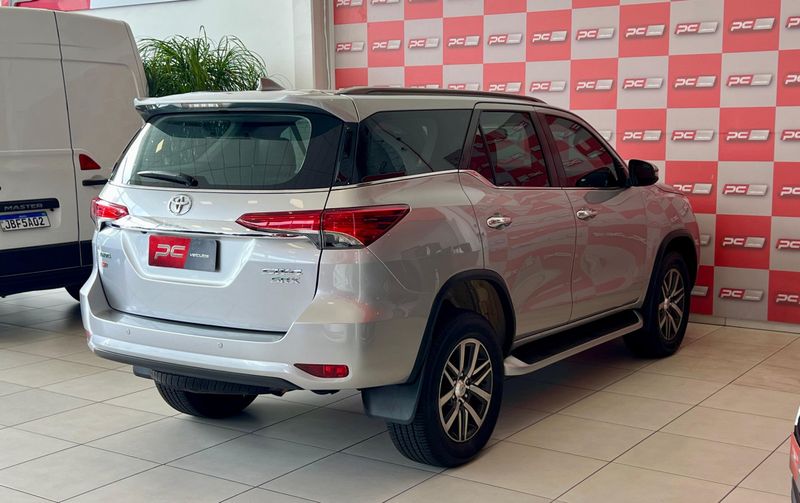 Toyota Hilux SW4 SRX 4×4 2.8 TDI 16V Dies 2019/2020 PC VEÍCULOS SANTA CRUZ DO SUL / Carros no Vale