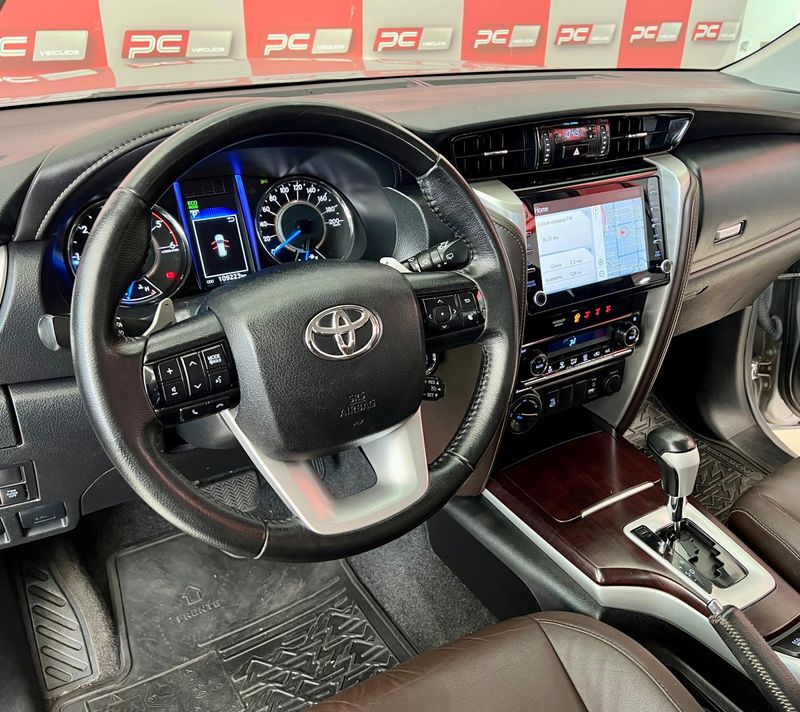 Toyota Hilux SW4 SRX 4×4 2.8 TDI 16V Dies 2019/2020 PC VEÍCULOS SANTA CRUZ DO SUL / Carros no Vale