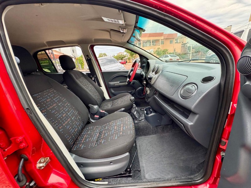 FIAT UNO VIVACE 1.0 8V FLEX 4P MEC. 2014/2014 AR MULTIMARCAS VENÂNCIO AIRES / Carros no Vale