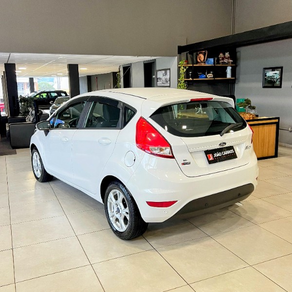 FORD FIESTA 1.6 SE HATCH 16V FLEX 4P MANUAL 2016/2016 JOÃO CARROS MULTIMARCAS GUAPORÉ / Carros no Vale