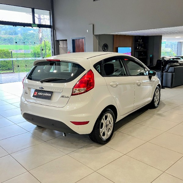 FORD FIESTA 1.6 SE HATCH 16V FLEX 4P MANUAL 2016/2016 JOÃO CARROS MULTIMARCAS GUAPORÉ / Carros no Vale