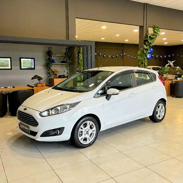 FORD FIESTA 1.6 SE HATCH 16V FLEX 4P MANUAL 2016/2016 JOÃO CARROS MULTIMARCAS GUAPORÉ / Carros no Vale
