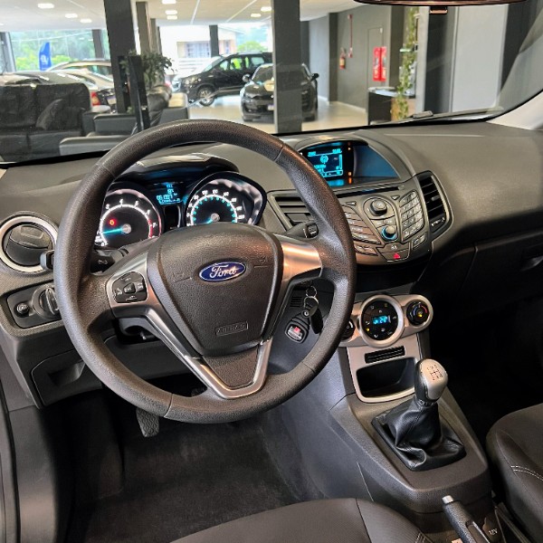 FORD FIESTA 1.6 SE HATCH 16V FLEX 4P MANUAL 2016/2016 JOÃO CARROS MULTIMARCAS GUAPORÉ / Carros no Vale