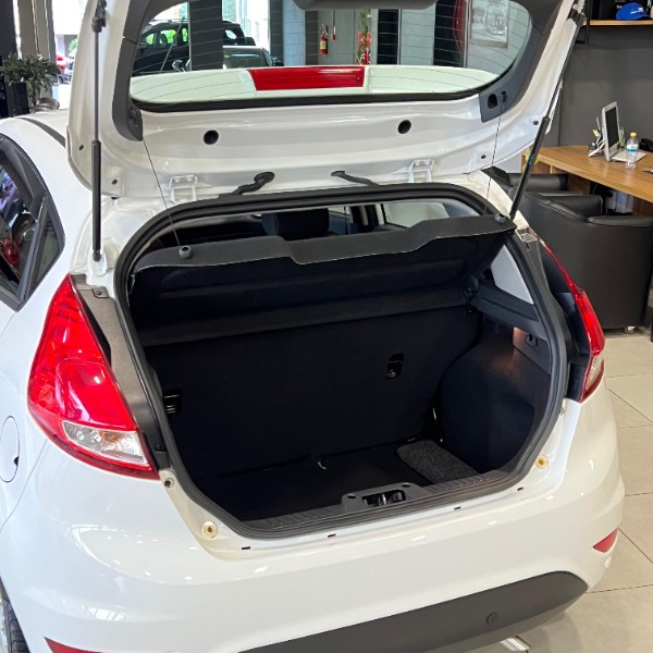 FORD FIESTA 1.6 SE HATCH 16V FLEX 4P MANUAL 2016/2016 JOÃO CARROS MULTIMARCAS GUAPORÉ / Carros no Vale