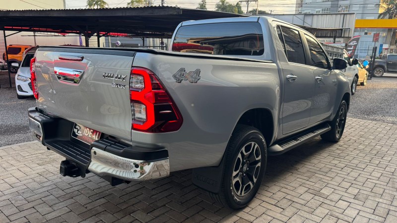 TOYOTA HILUX CAB.DUPLA SRX 2.8 /2022 IDEAL VEÍCULOS LAJEADO / Carros no Vale