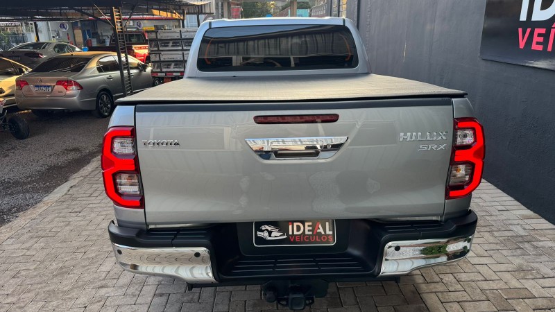 TOYOTA HILUX CAB.DUPLA SRX 2.8 /2022 IDEAL VEÍCULOS LAJEADO / Carros no Vale