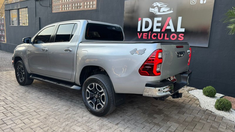 TOYOTA HILUX CAB.DUPLA SRX 2.8 /2022 IDEAL VEÍCULOS LAJEADO / Carros no Vale