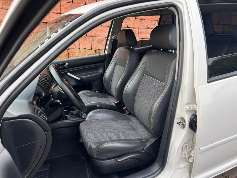 VOLKSWAGEN GOLF SPORTLINE 1.6 MI TOTAL FLEX 8V 4P 2010/2010 LS MULTIMARCAS VENÂNCIO AIRES / Carros no Vale