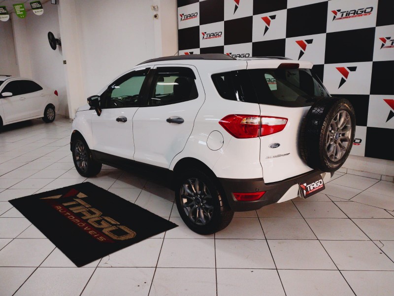 FORD ECOSPORT FREESTYLE 1.6 16V FLEX 5P 2014/2014 TIAGO AUTOMÓVEIS VENÂNCIO AIRES / Carros no Vale