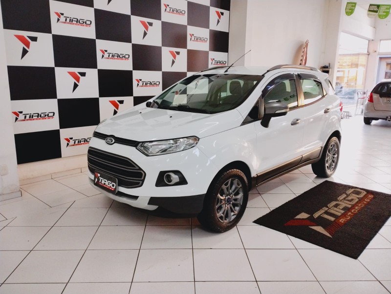 FORD ECOSPORT FREESTYLE 1.6 16V FLEX 5P 2014/2014 TIAGO AUTOMÓVEIS VENÂNCIO AIRES / Carros no Vale