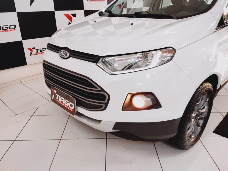 FORD ECOSPORT FREESTYLE 1.6 16V FLEX 5P 2014/2014 TIAGO AUTOMÓVEIS VENÂNCIO AIRES / Carros no Vale