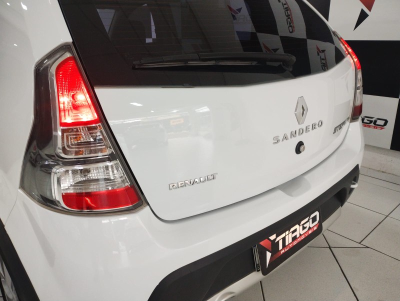RENAULT SANDERO 1.6 STEPWAY 16V 2014/2014 TIAGO AUTOMÓVEIS VENÂNCIO AIRES / Carros no Vale