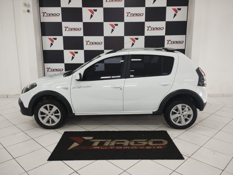 RENAULT SANDERO 1.6 STEPWAY 16V 2014/2014 TIAGO AUTOMÓVEIS VENÂNCIO AIRES / Carros no Vale