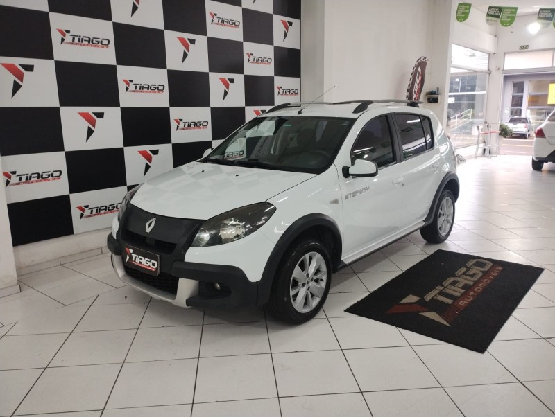 RENAULT SANDERO 1.6 STEPWAY 16V 2014/2014 TIAGO AUTOMÓVEIS VENÂNCIO AIRES / Carros no Vale