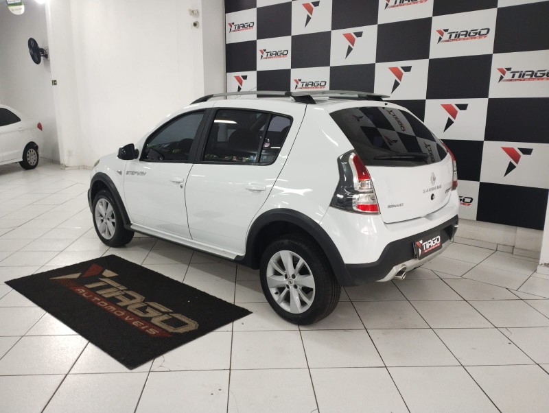 RENAULT SANDERO 1.6 STEPWAY 16V 2014/2014 TIAGO AUTOMÓVEIS VENÂNCIO AIRES / Carros no Vale