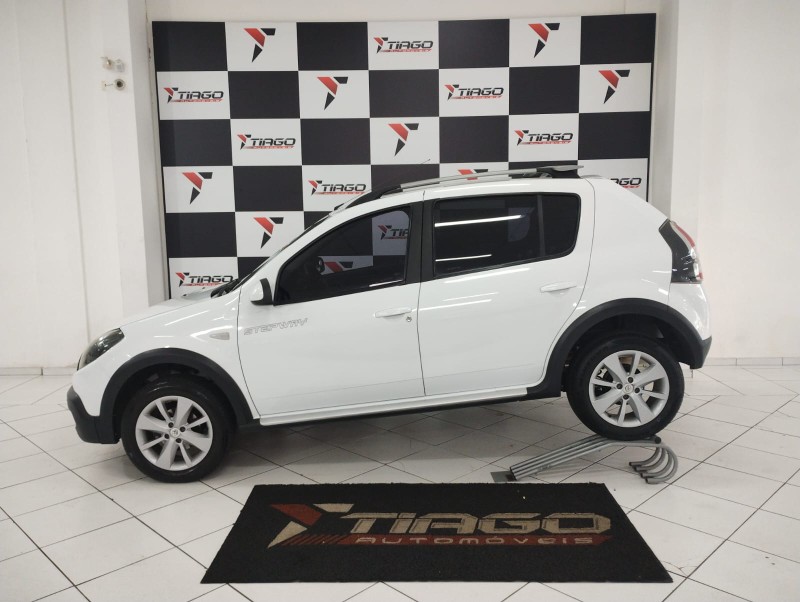 RENAULT SANDERO 1.6 STEPWAY 16V 2014/2014 TIAGO AUTOMÓVEIS VENÂNCIO AIRES / Carros no Vale