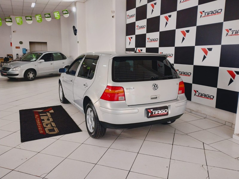 VOLKSWAGEN GOLF 1.6 2010/2010 TIAGO AUTOMÓVEIS VENÂNCIO AIRES / Carros no Vale