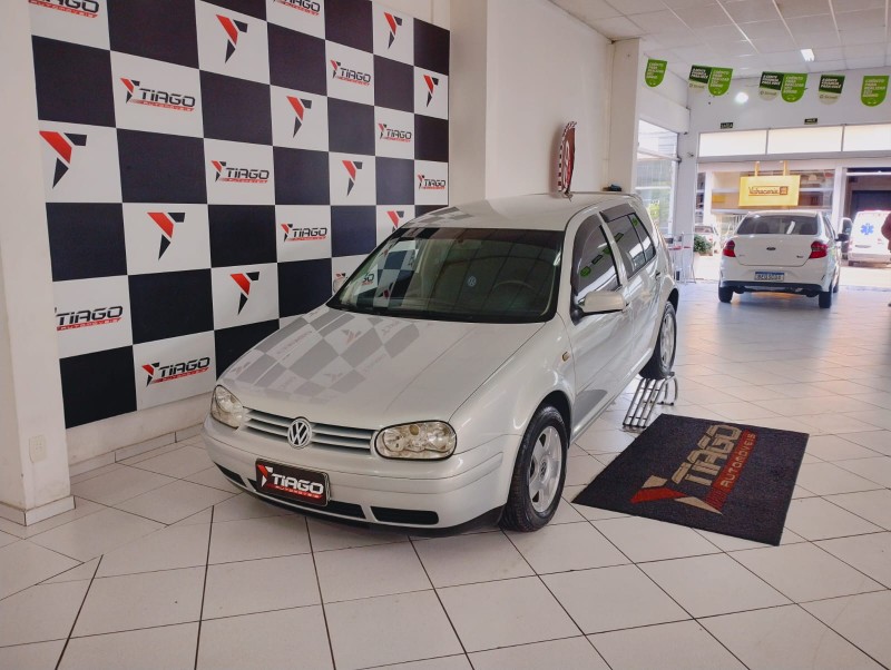 VOLKSWAGEN GOLF 1.6 2010/2010 TIAGO AUTOMÓVEIS VENÂNCIO AIRES / Carros no Vale