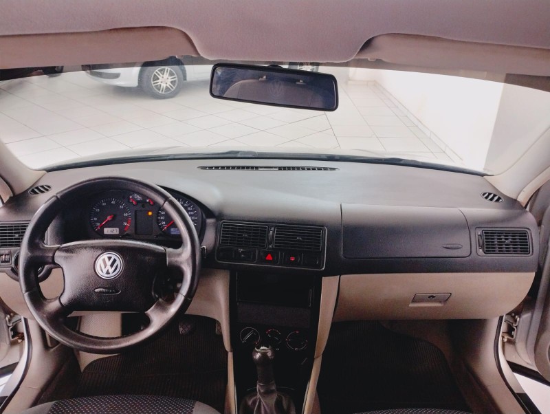 VOLKSWAGEN GOLF 1.6 2010/2010 TIAGO AUTOMÓVEIS VENÂNCIO AIRES / Carros no Vale