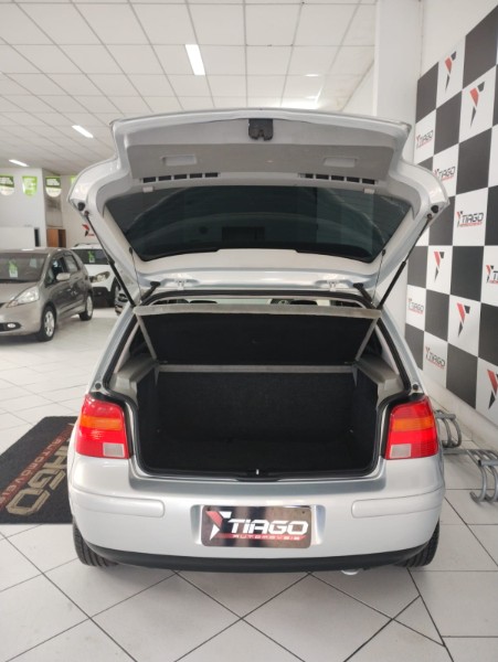 VOLKSWAGEN GOLF 1.6 2010/2010 TIAGO AUTOMÓVEIS VENÂNCIO AIRES / Carros no Vale