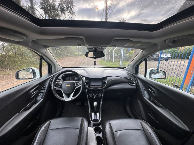 CHEVROLET TRACKER PREMIER 1.4 TURBO 2017/2018 MENEGHINI VEÍCULOS ARROIO DO MEIO / Carros no Vale