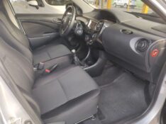 TOYOTA ETIOS 1.3 X 2016/2017 ALTERNATIVA VEÍCULOS LAJEADO / Carros no Vale
