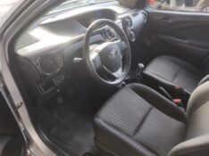 TOYOTA ETIOS 1.3 X 2016/2017 ALTERNATIVA VEÍCULOS LAJEADO / Carros no Vale