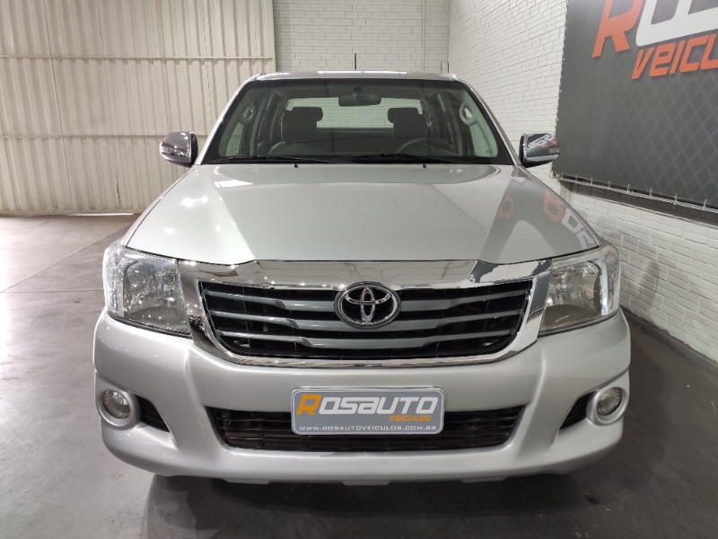 TOYOTA HILUX 2.7 SRV 4X4 CD 16V FLEX 4P AUTOMÁTICO 2013/2013 ROSAUTO VEÍCULOS VENÂNCIO AIRES / Carros no Vale