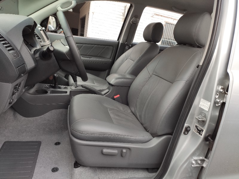 TOYOTA HILUX 2.7 SRV 4X4 CD 16V FLEX 4P AUTOMÁTICO 2013/2013 ROSAUTO VEÍCULOS VENÂNCIO AIRES / Carros no Vale